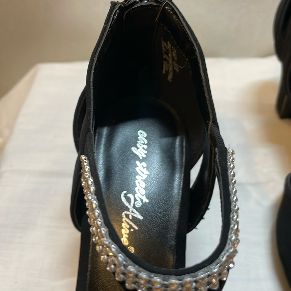 EASY STREET Alive 5 "Flash 2" Black Rhinestone Trimmed Heels - Size 8.5 - Picture 7 of 9